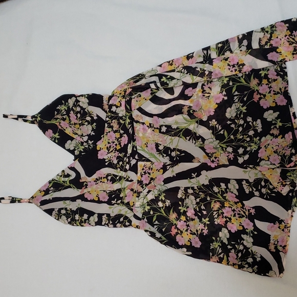 GUESS Floral Romper NWOT 🌺 - Picture 4 of 9